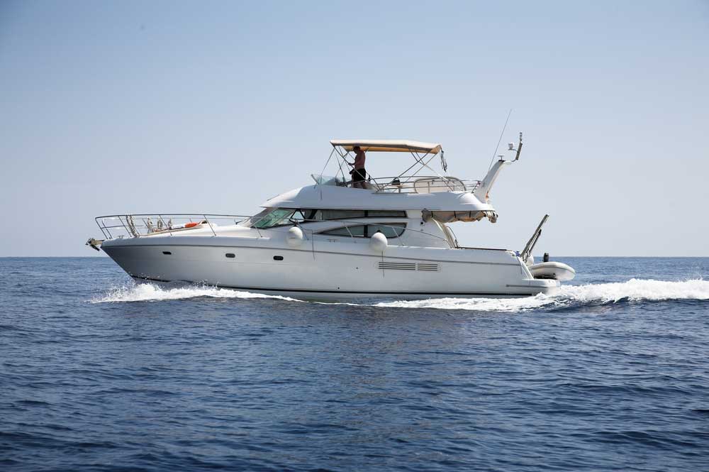 picture of cabin cruiser