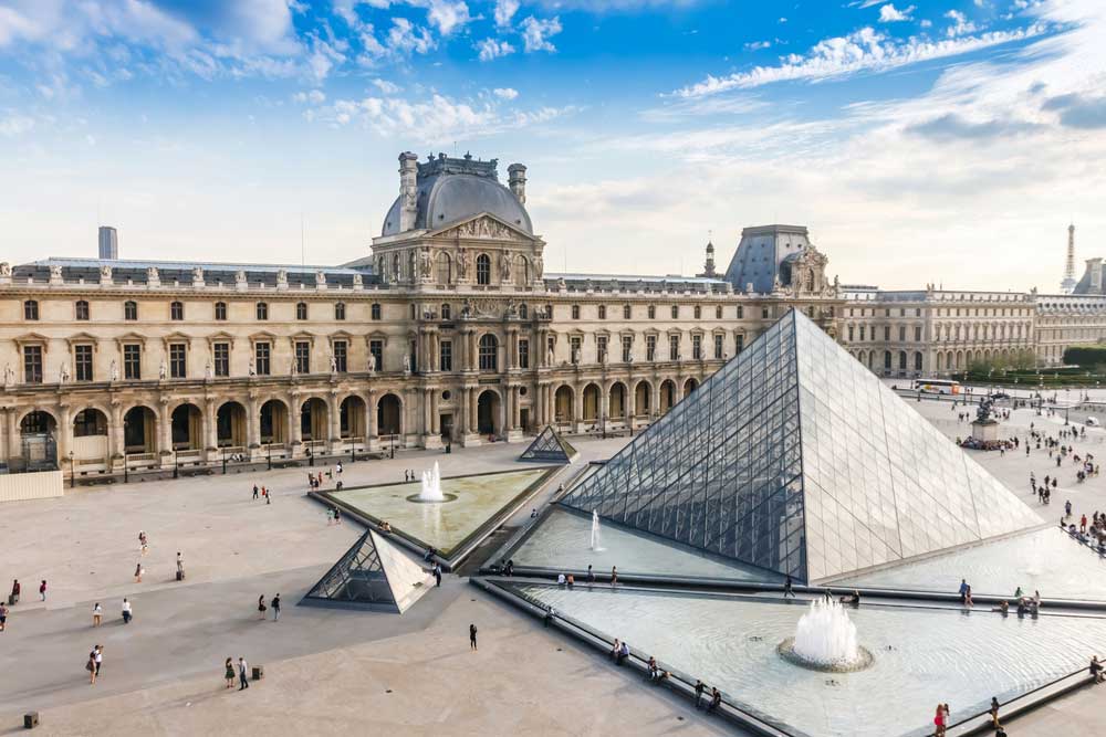 picture of Louvre